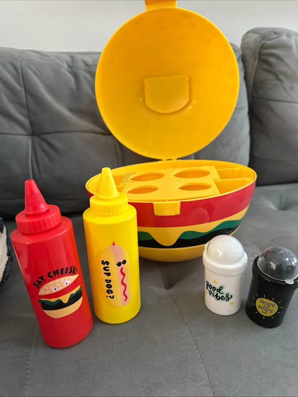 Sun Squad Hamburger BBQ Grill Condiment Caddy Ketchup Mustard Salt Pepper